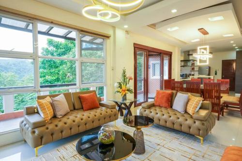 Ruang duduk di Private Villa - Overlooking View of Taal R-Maison