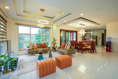 Ruang duduk di Private Villa - Overlooking View of Taal R-Maison