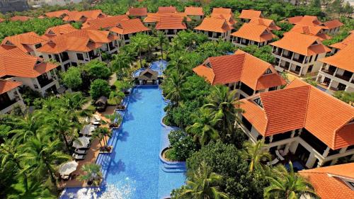 Bazén v ubytování Danang Pool Villas Resort & Spa My Khe Beach nebo v jeho okolí