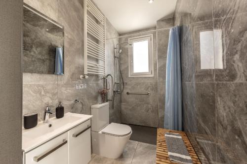 Un baño de Fig Tree Bay Residences 6