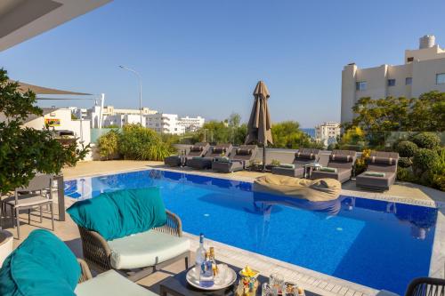 La alberca dentro o cerca de Fig Tree Bay Residences 6