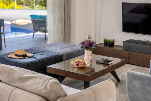 Un lugar para sentarse en Fig Tree Bay Residences 6