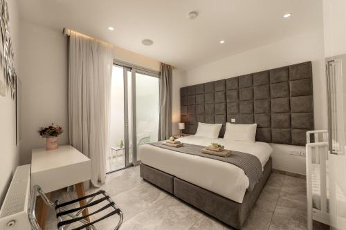 Una cama o camas en una habitación de Fig Tree Bay Residences 6