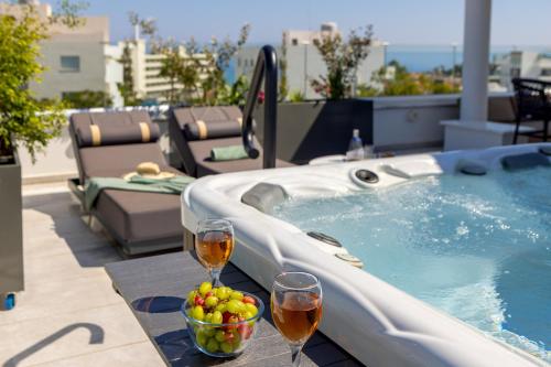 La alberca dentro o cerca de Fig Tree Bay Residences 6