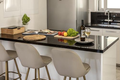 Una cocina o cocineta en Fig Tree Bay Residences 6