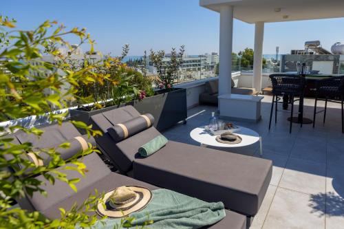 Un balcón o terraza en Fig Tree Bay Residences 6
