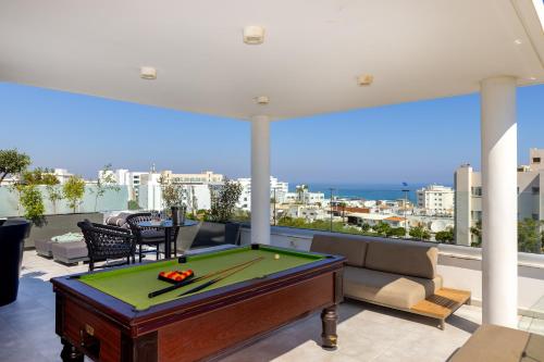Un lugar para sentarse en Fig Tree Bay Residences 6
