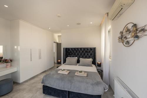 Una cama o camas en una habitación de Fig Tree Bay Residences 6