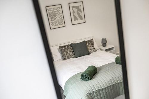 Postel nebo postele na pokoji v ubytování Bountrees Apartment