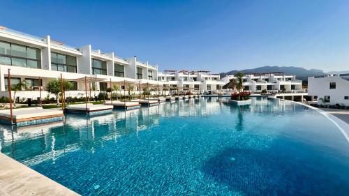 Bazén v ubytování Mykonos Homes - Luxuriöses Penthouse mit Rooftop Pool, Meerblick, Gym nebo v jeho okolí
