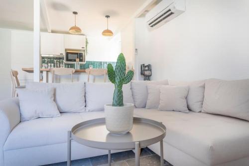 Standing - Central - Quartier des Artistes - Les Frères de la Loc'