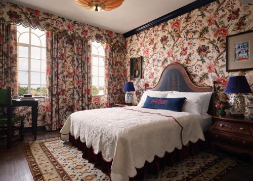 a bedroom with a bed with floral wallpaper at Graduate by Hilton Palo Alto in Palo Alto