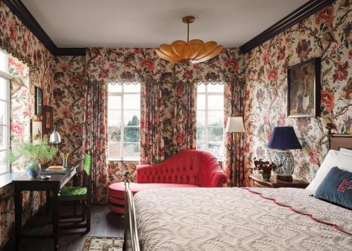 a bedroom with a bed and floral wallpaper at Graduate by Hilton Palo Alto in Palo Alto