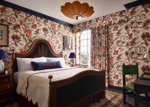 a bedroom with a bed and floral wallpaper at Graduate by Hilton Palo Alto in Palo Alto