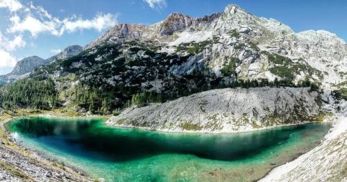 a mountain lake in the middle of a mountain at ArtRock Studio in Radovljica