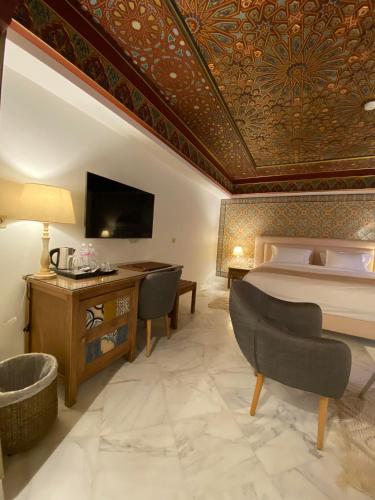 TV a/nebo společenská místnost v ubytování La Menara Hotel & SPA