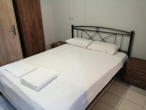 Ελευθέριος, rooms 1