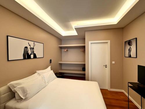 Postel nebo postele na pokoji v ubytování Suites Do Carmo