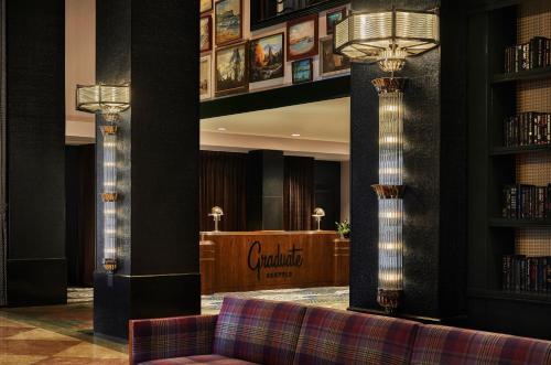 Χώρος καθιστικού στο Graduate by Hilton Seattle