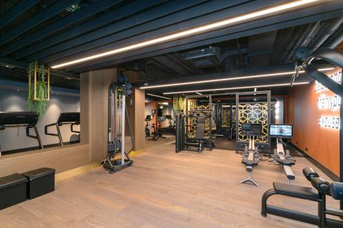 a room with a gym with equipment in it at Kings Cross - Luxury 3 Bed Apartment, Private Balcony in London