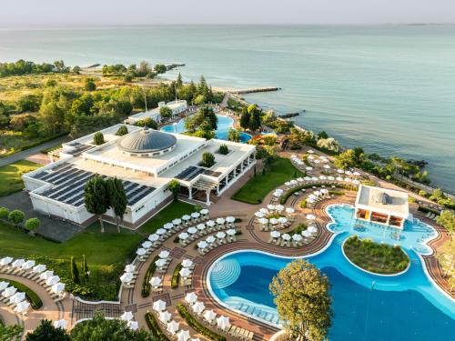 Bazén v ubytování Dreams Sunny Beach Resort and Spa - Premium All Inclusive nebo v jeho okolí