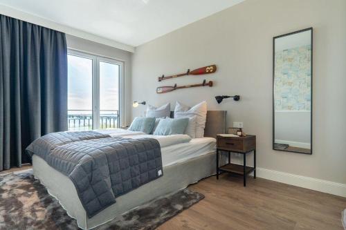 Postel nebo postele na pokoji v ubytování Appartmenthaus-Suedstrand-44-Wohnung-8-Meeresrauschen-am-Suedstrand