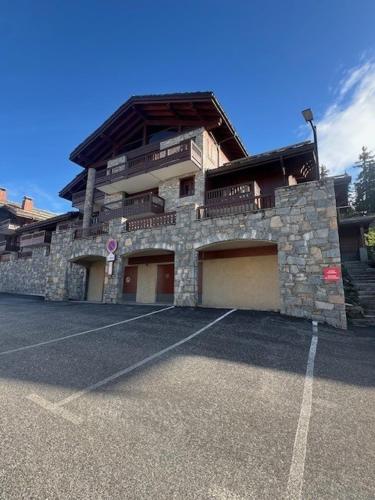 La Rosière centre, appartement 51 m2,3 pièces 2 chambres avec terrasse et parking couvert plein centre de la station, proche des pistes et commerces, ménage compris