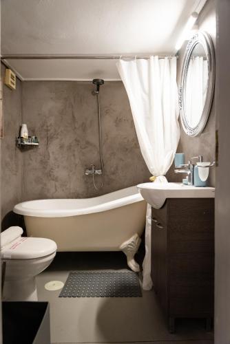 Koukaki Urban Retreat, Steps from the Acropolis