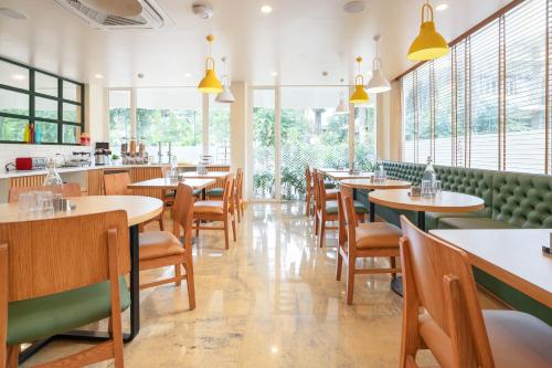 Restaurace v ubytování Bloom Hotel - Lonavala Khandala