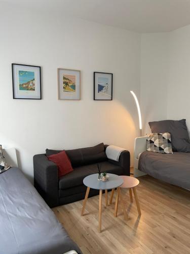 a living room with a couch and a table at Gemütliches City Apartment in Recklinghausen