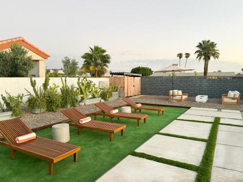 Zahrada ubytování Luminous Villa with pool, bbq and mountain views