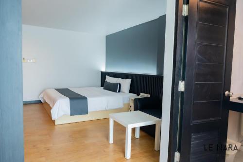 Ένα ή περισσότερα κρεβάτια σε δωμάτιο στο Le Nara Residence