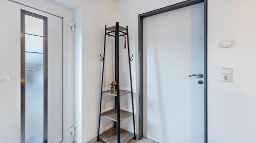 a room with a mirror and a shelf next to a door at Ferienwohnung am Donauradweg in Tuttlingen