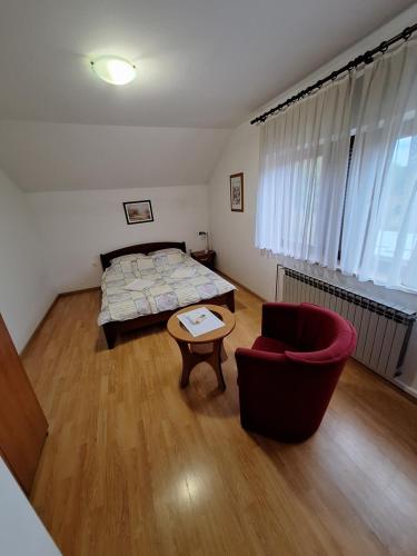 Mirna Noć - Dvosobna soba