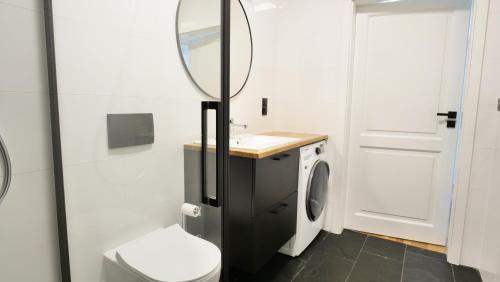 Ένα μπάνιο στο Apartamenty LAGOM
