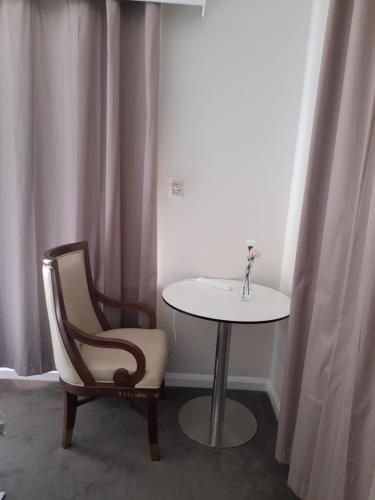 Ein Sitzbereich in der Unterkunft 墨尔本Balwyn north全屋地毯带衣柜安静舒适小屋3