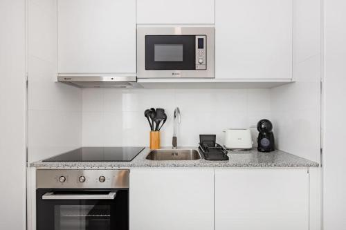 Kuchyň nebo kuchyňský kout v ubytování Matosinhos Seaside Prime Studio