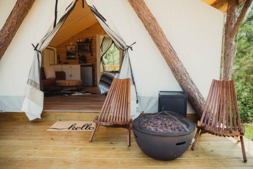 Κήπος έξω από το The Skinner, Luxury Safari Tent