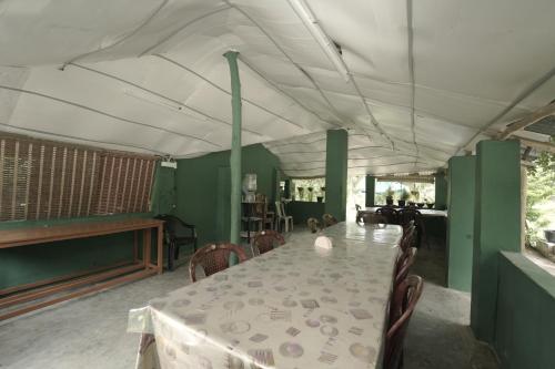 Restaurace v ubytování JUNGLE PARADISE FARM & GUEST HOUSE