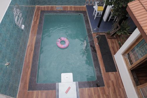 La alberca dentro o cerca de Nandi Mist Meadows - POOL VILLA