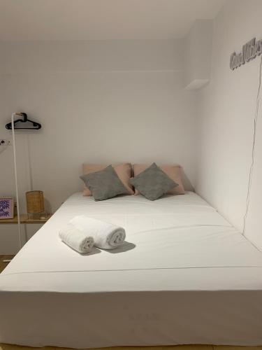 TINY STUDIOS Under the Akropolis -1-