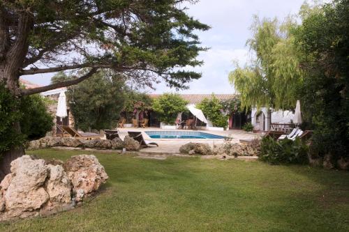 a yard with a swimming pool and a tree at Agroturismo Matxani Gran in Sant Climent
