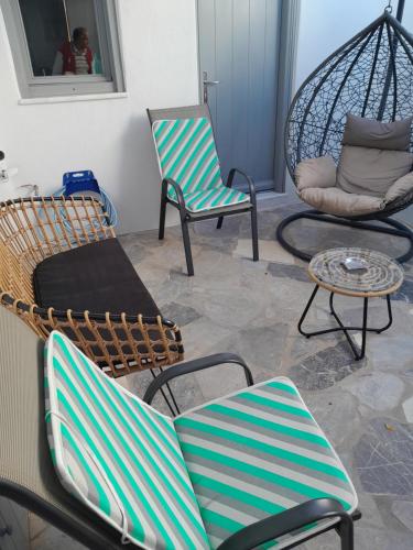 Posezení v ubytování "Zeus House" Sevasti Symi Studios
