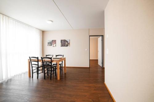a dining room with a table and chairs at Wohntel - wohnen wie im Hotel in Sevelen