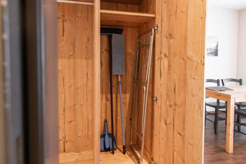 a room with a wooden door with a broom at Wohntel - wohnen wie im Hotel in Sevelen