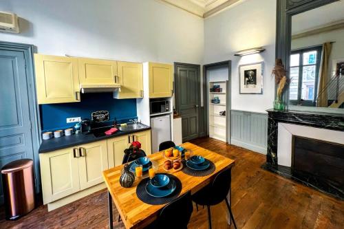 84B9 - "L'Interlude" elegant historic flat