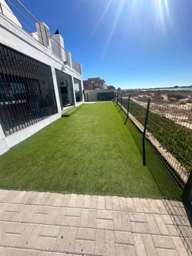 Φωτογραφία από το άλμπουμ του BEACH FRONT BEAUTY 50 meters from beach sand σε Britannia Bay