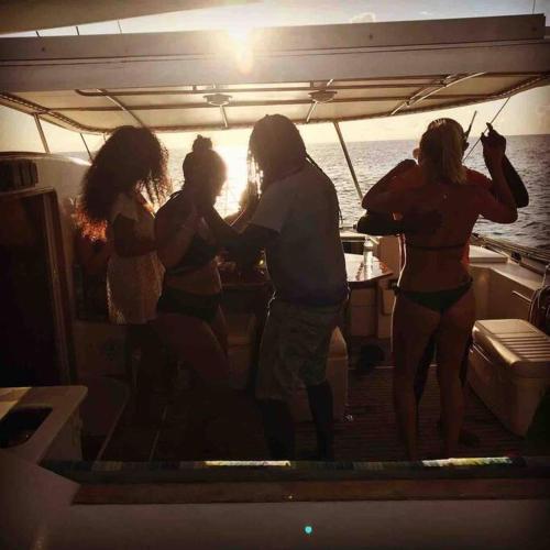 Επισκέπτες που μένουν στο Flying Ginny Lagoon 55 Catamaran All-Inclusive Charter