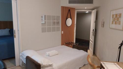 a hospital room with a bed and a mirror at Apartamento em São paulo jardins oscar Freire com vaga in Sao Paulo