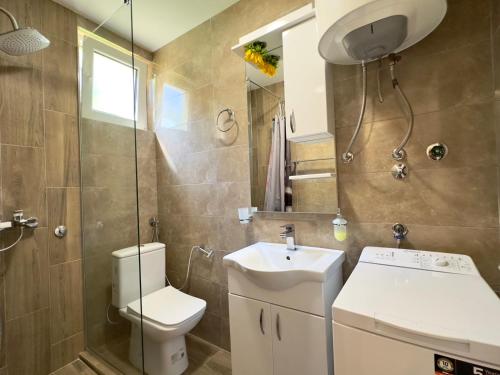 Koupelna v ubytování Apartments ASYA